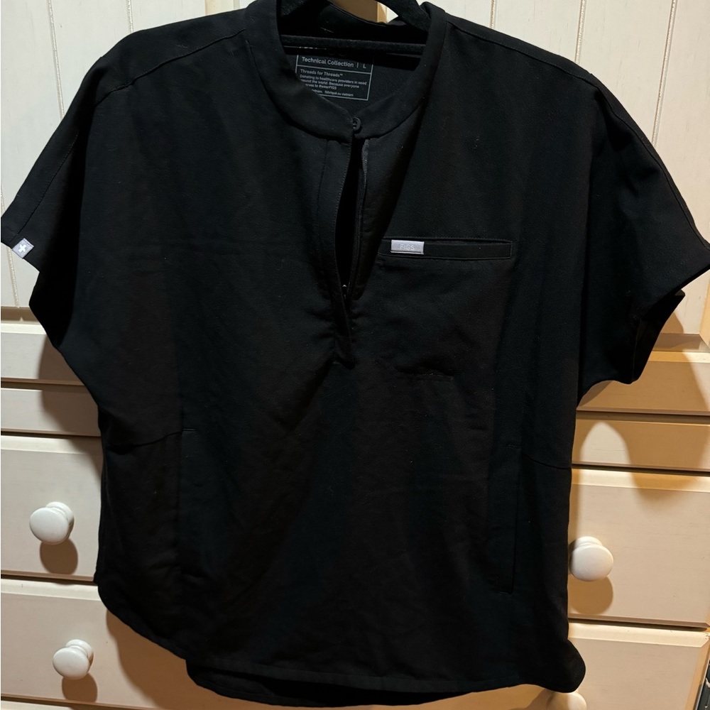 Large black montex figs top